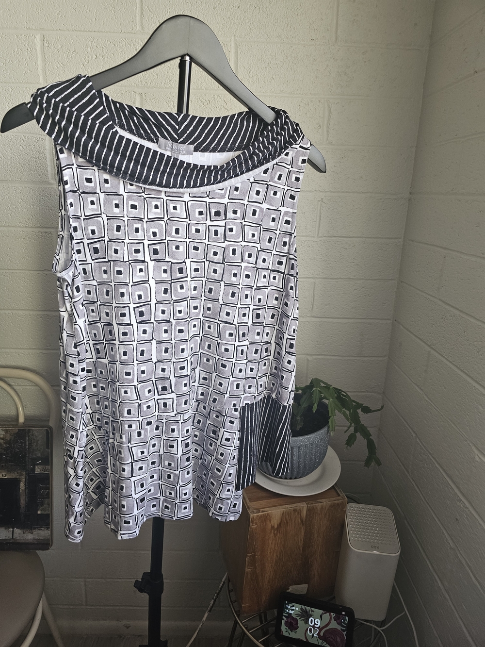 Habitat Women's S Abstract Geometric Print Cowl Neck Sleeveless Top Size S